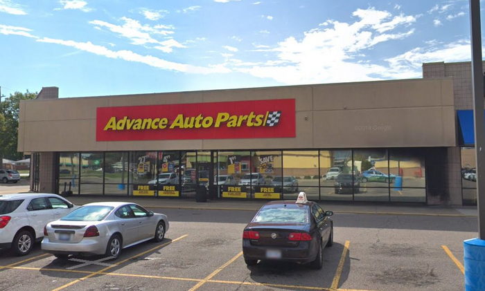 Blockbuster Video - Warren - 26013 Hoover Rd (newer photo)